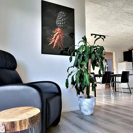 Master W/ Private Bathroom In Stylish House * Herning
