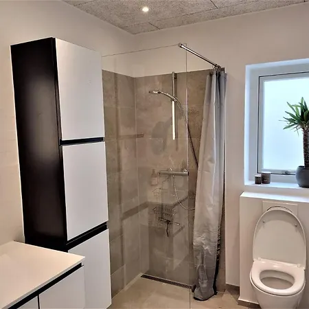 Master W/ Private Bathroom In Stylish House * Herning