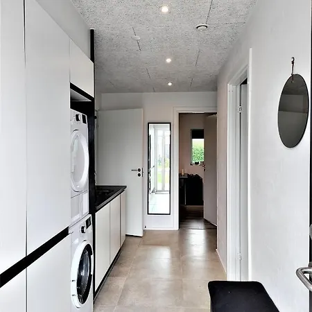 Master W/ Private Bathroom In Stylish House *
